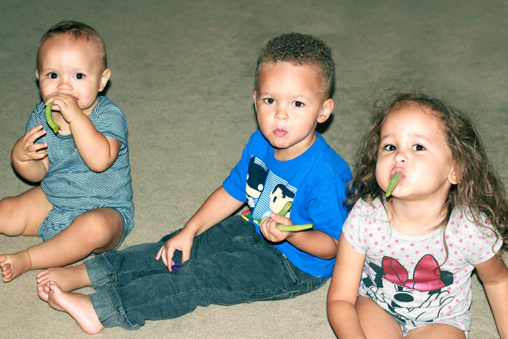 toddlers eating veggies