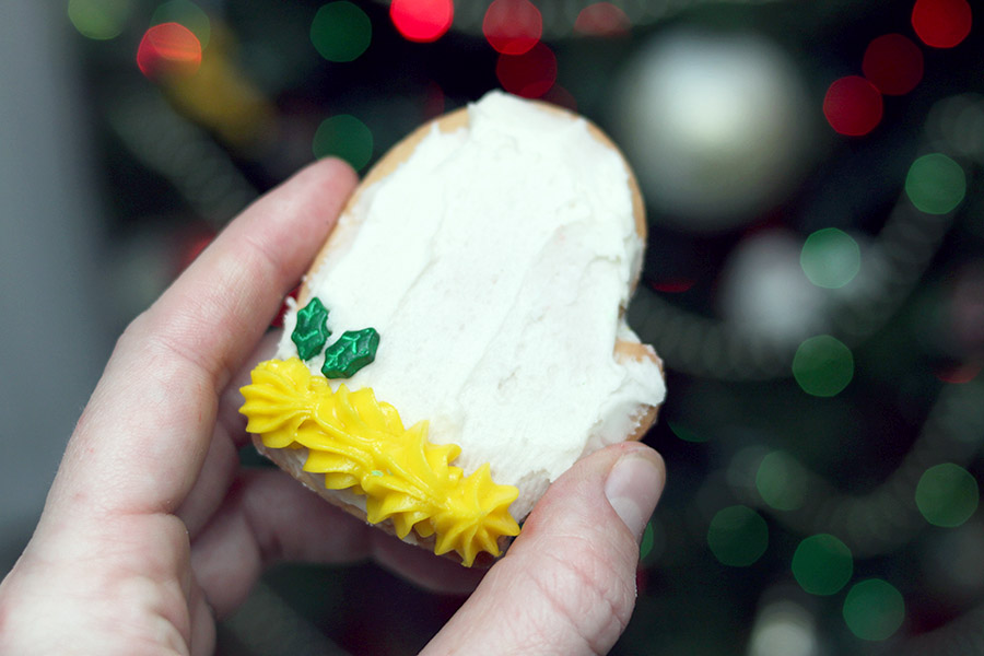 frosted sugar cookie mitten for Christmas