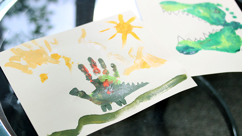 Daytime dinosaur painting project for preschool children